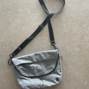 5L Lululemon Crossbody Bag